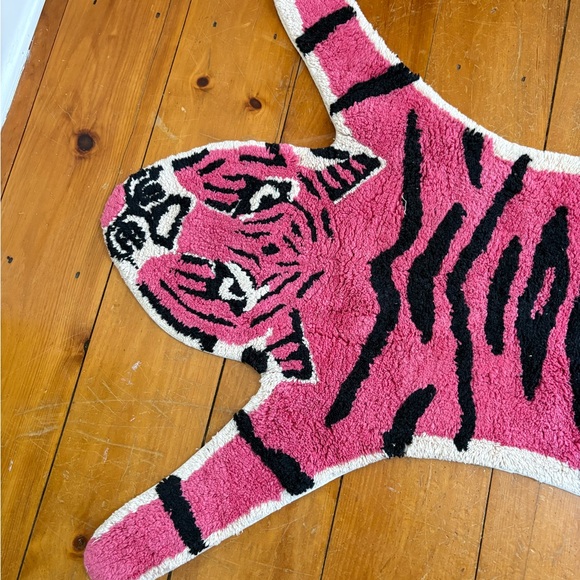 NWT Urban Outfitters Tiger Shape Tufted Bath Mat - Picture 9 of 14